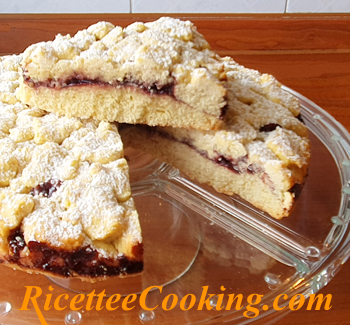 Torta sbriciolata all'olio con marmellata